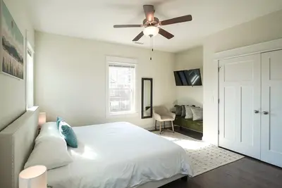 Image de New 3 Br 2+ Ba Townhome | Sleeps 7 | Near Downtown