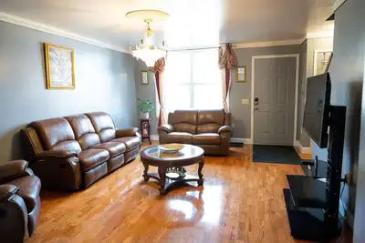 Image de Beautiful Newly Renovated One Family House