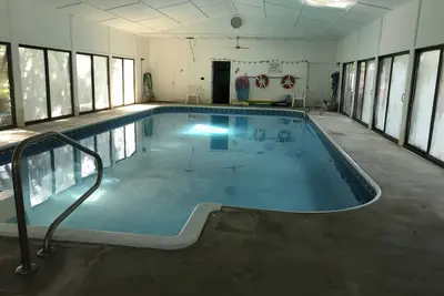 Image de Cozy Tiny Home with Private Pool during warm months