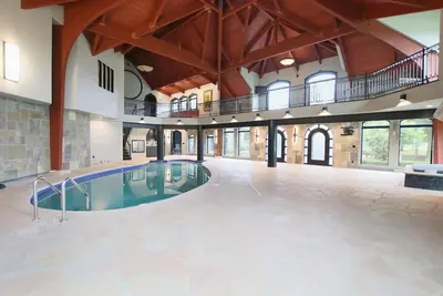 Image de Indoor Pool-Golf Simulator-RaceCar Simulator-HotTub-Movie Theatre-Pool Tables