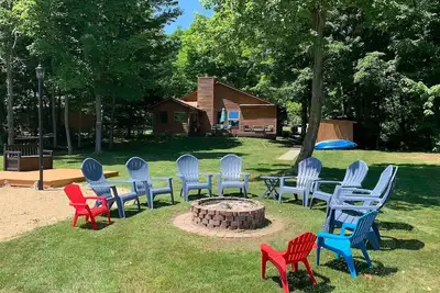 Tranquil waterfront cottage in Central Lake