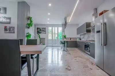 Image de 8 Bedroom apartment in Reggio Emilia center