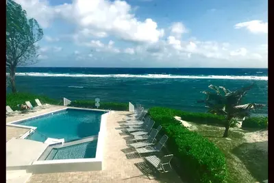 Image de Beachfront Peace! Awesome top floor condo on Caribbean plus military discount!