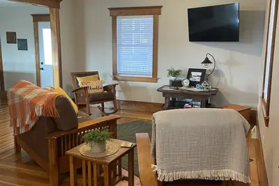 Image de Recently renovated 2-story 3 bedroom house next to river & falls in Cascade, Ia