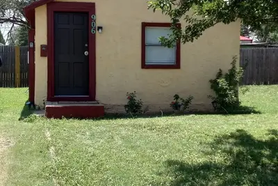 Image de Spend the night in this blast-from-the past 1930's Shot Gun House