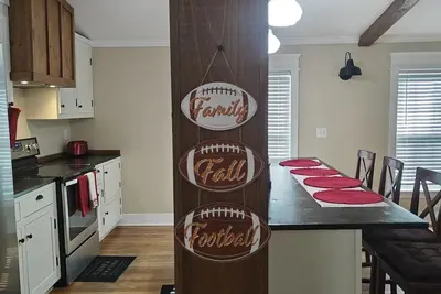 Image de Entire Home! 3br 2ba sleeps up to 8! Only 9 miles from BryantDenny Roll Tide!