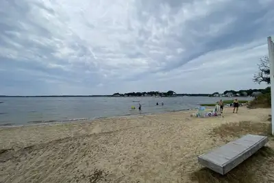 Image de Updated 4 bedroom in Private Beach Association less than 1/2 mile walk to beach!