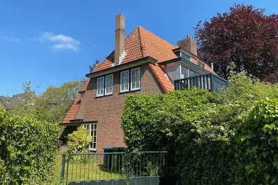 Spacious house with large and sunny garden