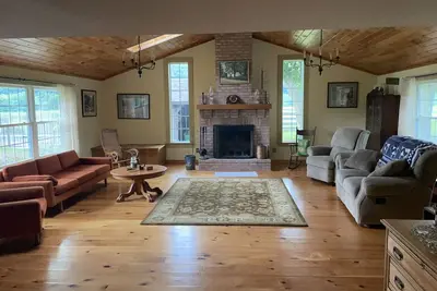 Image de Scenic, spacious farmhouse with pool. 10 minutes to Cooperstown Allstar Village.