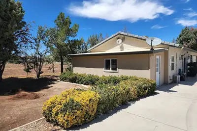 Image de Beautiful Private Guesthouse right off Freeway w/ Full Kitchen