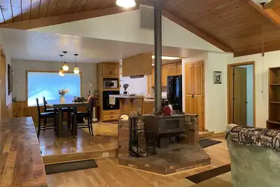 Image de Home with cabin effect- private access to river