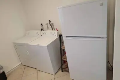 Image de 2 Bdrm inc Full Kitchen/Bath/Laundry/Living Room