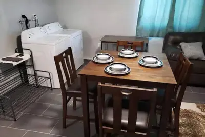 Image de Entire Guesthome With own Bath/kitchen/2 Bdrm