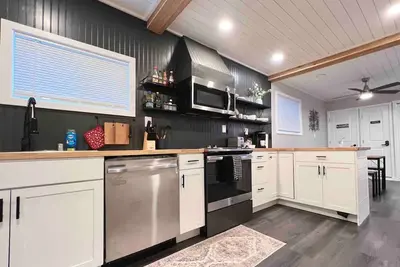 Image de Guesthouse: Convenient/cozy 2 bedroom stay