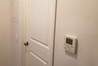 Image de Bright studio unit next to Durham College and Uoit