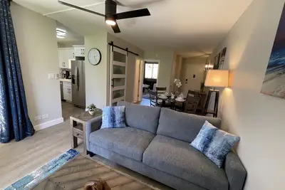Image de Smoking Deal! Beautiful Renovated Unit, Partial Ocean View! Walk to beach 🤙🏽