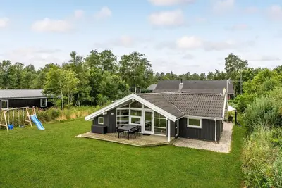 Image de Belle maison à Hadsund avec sauna