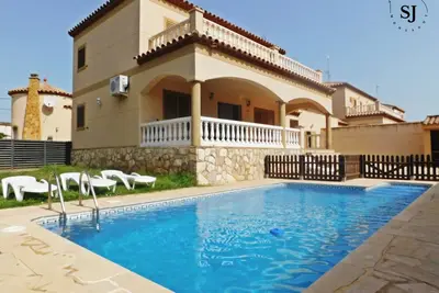 Image de Pleasant villa with pool (A)