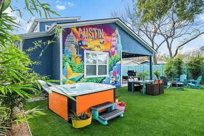 Image de Chic 4br Austin Retreat w/ Cowboy Pool, Hot Tub & Sauna — Near Downtown