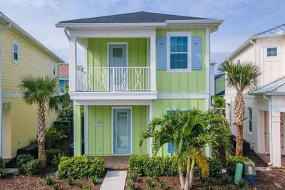 Image de New Resort 2 Bed Pool Cottage - King Bed on First Floor