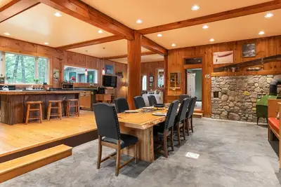 Image de Stunning custom bld-riverside-pet/family friendly