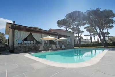 Image de Incantevole Villa con Piscina a Pochi Passi dal Mare
