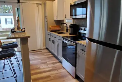 Image de Barefoot Bungalow - 1 Br on Canal! - 15 Miles from Obx