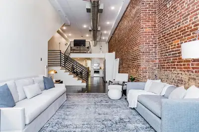 Image de Beautiful Modern loft in downtown theatre district