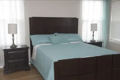 Cheerful 5 Bedroom Home with Free Parking