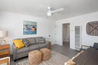Image de Brand new upstairs 2 bedroom with Downtown location