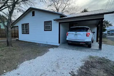 Image de Pet friendly 2/1 home - 1 block to downtown Shiner