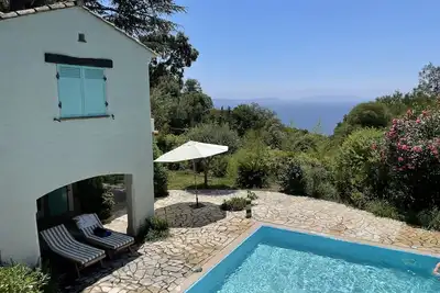 Image de Villa Sorbier avec vue mer à minutes de la plage au centre du Rayol