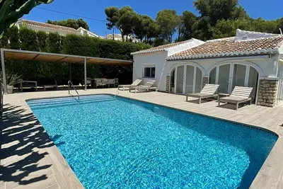 Image de Beautiful villa, 5 minutes to the beach in Javea.
