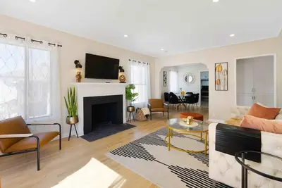 Image de ! New 2bd Elegant, Cozy, Comfy Retreat - Skyline views of La!