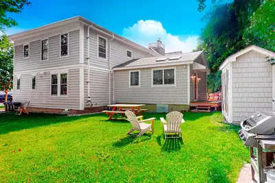 Image de Waterfront & walkable - two homes in one - harbor views, Ac, dog friendly