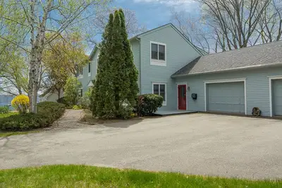 Image de Great home with water view - one house from harbor - washer/dryer & dog-friendly