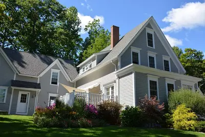 Image de Gorgeous water-view home & attached apartment with washer/dryer