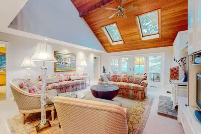 Image de Oceanfront home with amazing water views - central Ac & washer/dryer