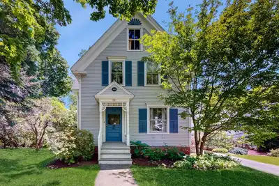 Image de Historic Victorian home - walk downtown, office, dog-friendly & washer/dryer