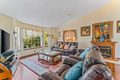 Image de Expansive Spanish-style home with two decks, grill, private W/D, & fast WiFi