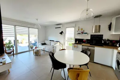 Image de Appartement standing dans résidence avec piscine