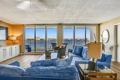 Image de Wvt 604 is a Beautiful 3 Br 2 Ba with a Boat Slip
