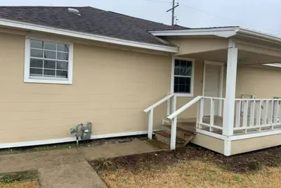 Image de Beaumont Chateau - Short/Long Term Furnished 2/2 House