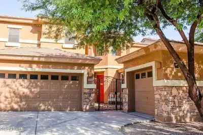 Image de BlueSkySurprise-Large Family home with pool in Surprise