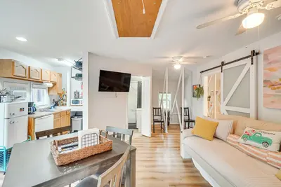 Image de Epic Brunswick Apartment with Deck!