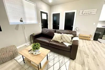 Image de New Guest Suite 2br/1bth in Dt Vancouver - pet friendly