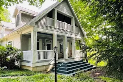 Image de Relaxing 4-Br w/ hot-tub, marsh, nature trail; wineries