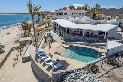 Image de Casa Del Sol is a beachfront paradise! 6 bedroom 6 bath