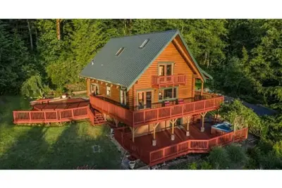 Image de A Marvelous Mountain Log Cabin Retreat w/hot tub