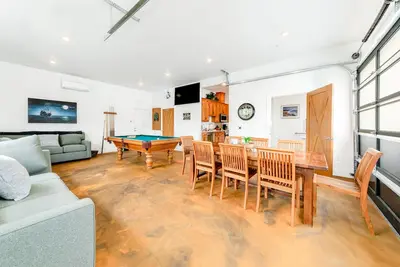 Image de Dog-friendly, brand new home with pool table, Ac & washer/dryer - near beach